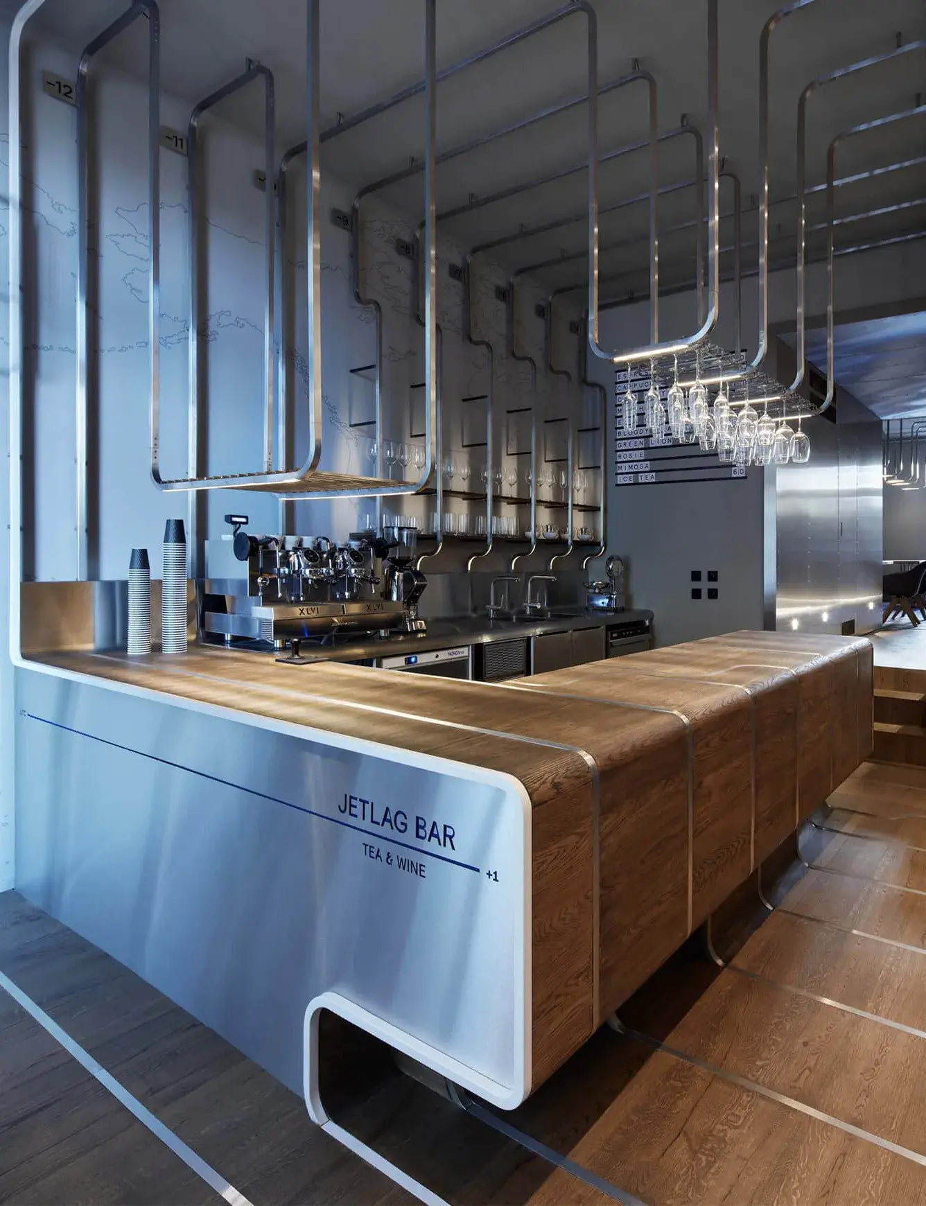 Industriální interiér Jetlag Baru v Praze s unikátním barem z masivního dubu Oakcent Rustic v odstínu Nero Oil, který doplňuje nerezové opláštění, závěsné kovové konstrukce na sklenice a technické detaily na stěnách navržené studiem Mimosa Architects.